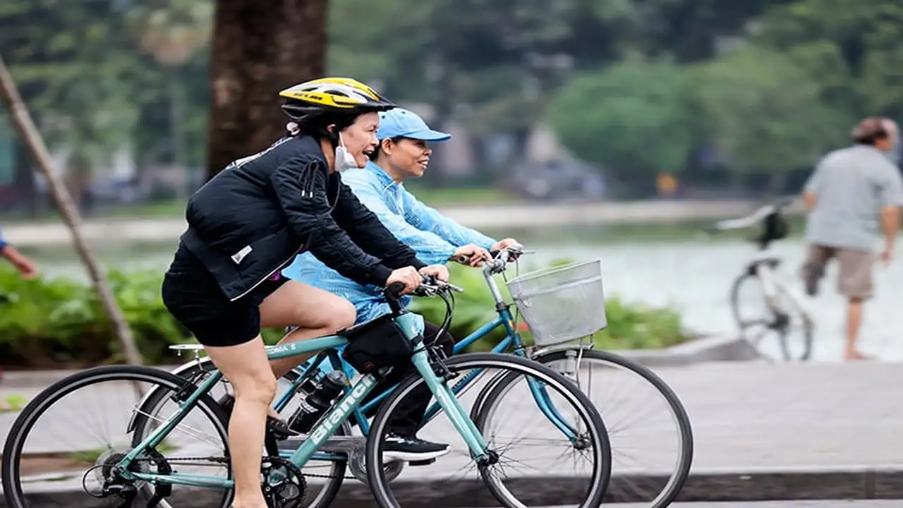 تقلبات جوية تضرب شمال فيتنام بين ضباب الصباح وعواصف رعدية محتملة هبوبها بعد الظهر